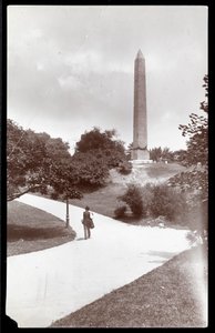 1899年、ニューヨークのセントラルパークにあるクレオパトラの針の表示（銀ゼラチンプリント） 作： Byron Company
